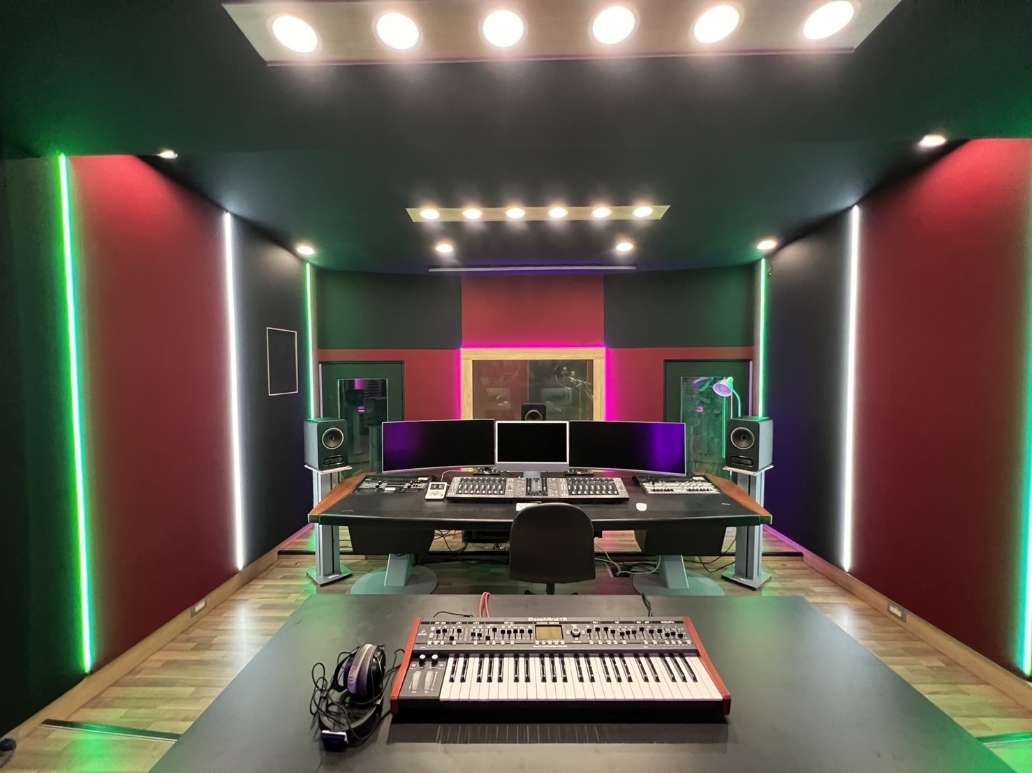 Digital Recording Control Room environment(Class:F709)