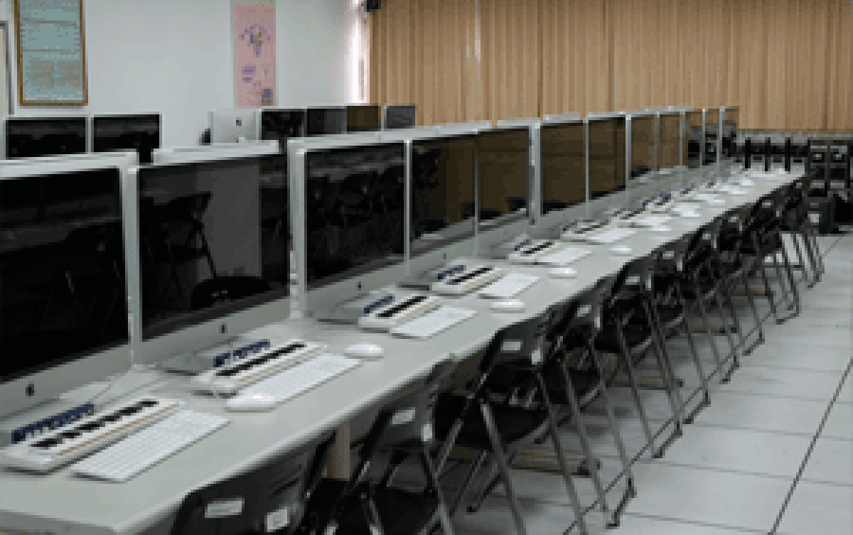 P410 MAC Multimedia Studio Classroom environment